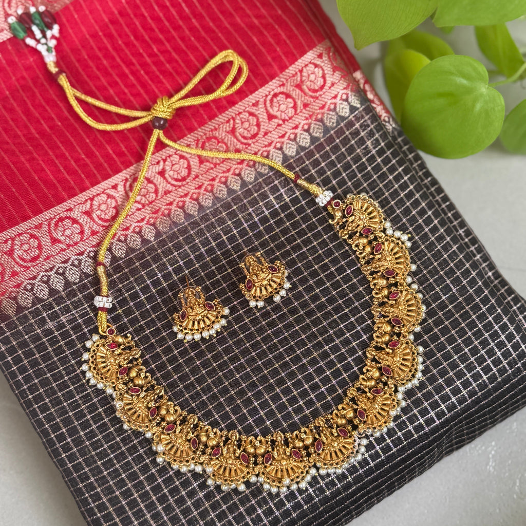 Necklace and earrings 