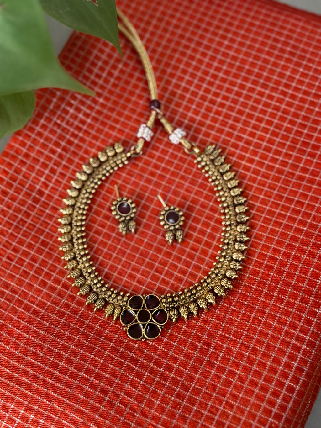 Flower Short Neckpiece With Earring