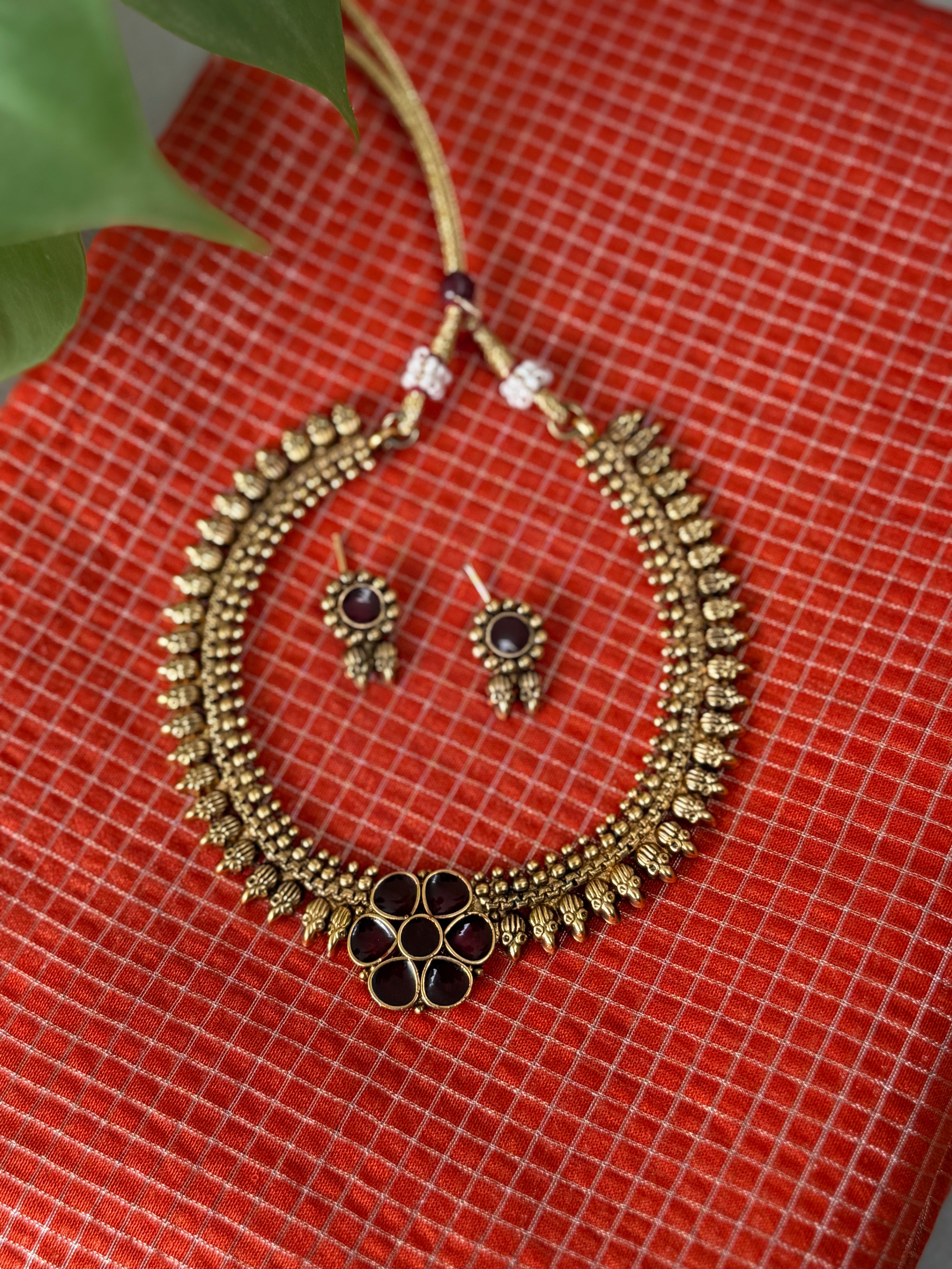 Flower Short Neckpiece With Earring
