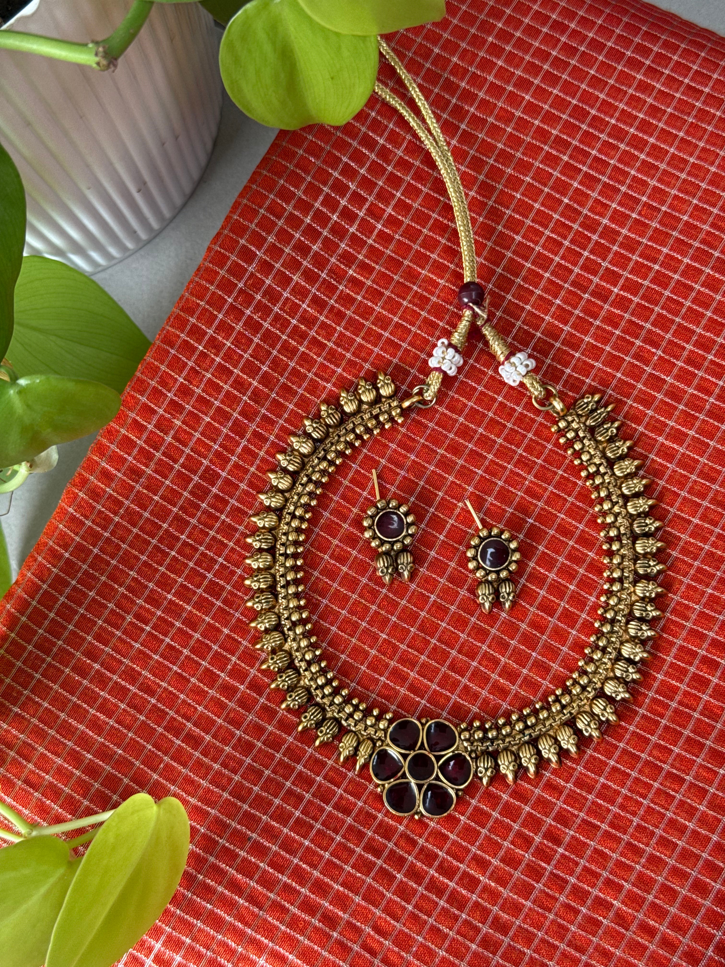 Flower Short Neckpiece With Earring