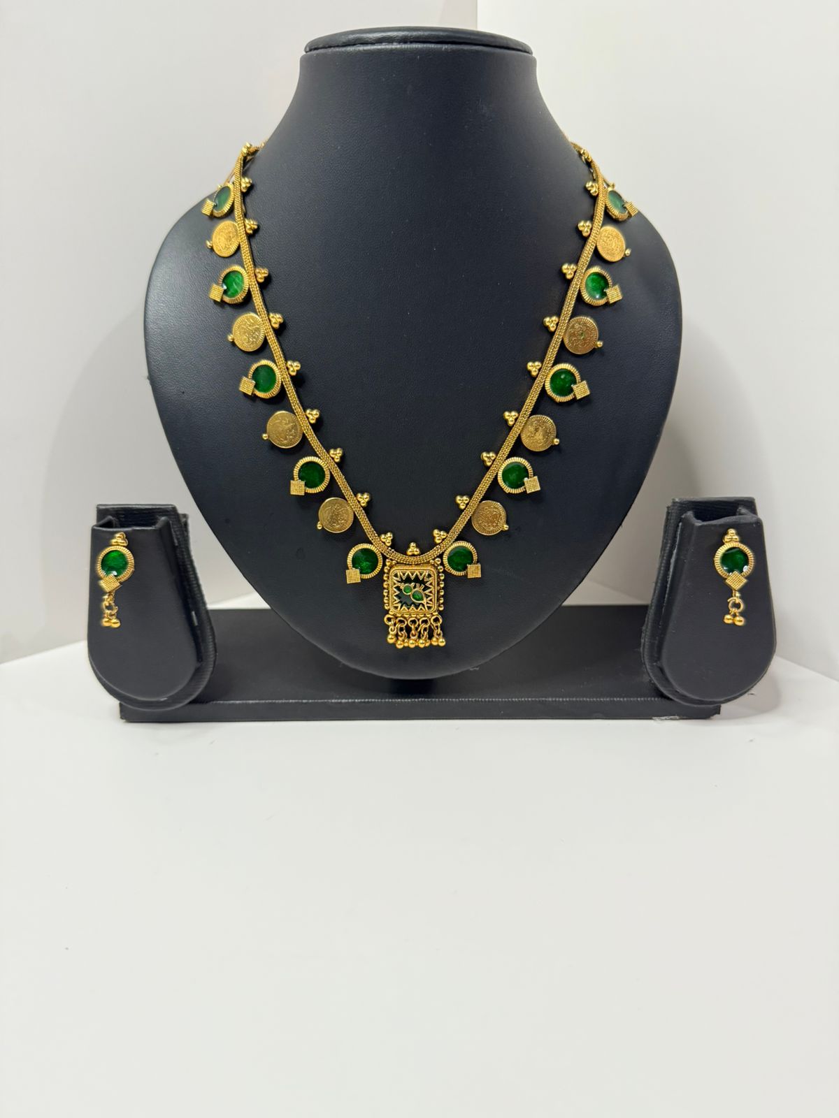 Kemp Coin Necklace Set